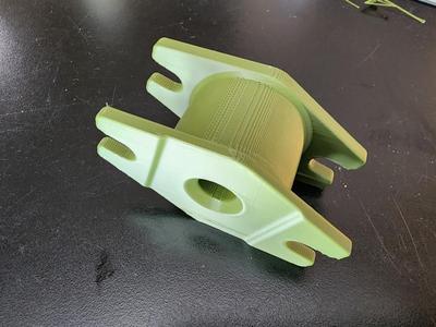 EVINRUDE LOWER MOTOR MOUNT 