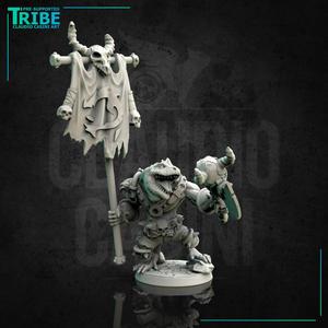 (0124) Troglodyte lizard banner-bearer with axe
