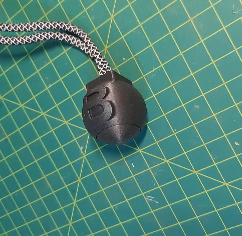 Bomb paracord zipper pull