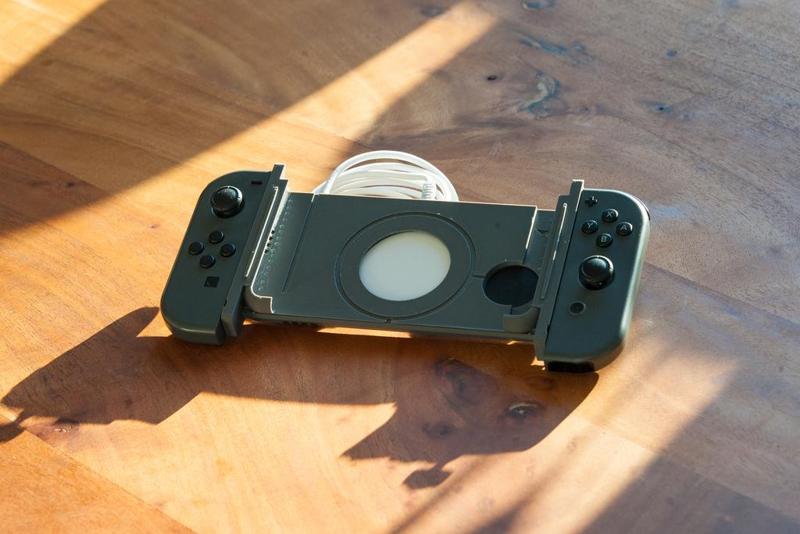 Turn Your iPhone SE 2 into a Handheld Console V1