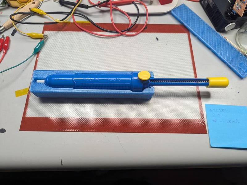 Gridfinity 1x5 tray for large desoldering pump ("NL813", "Big Desoldering Pump", "Solder Puller", similar to "Soldapullt").