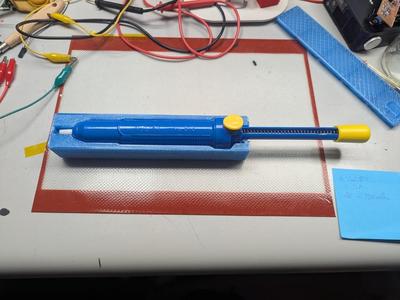 Gridfinity 1x5 tray for large desoldering pump ("NL813", "Big Desoldering Pump", "Solder Puller", similar to "Soldapullt").