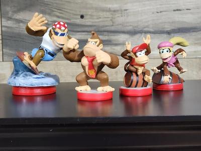 The Kong Kollection: Funky Kong and Dixie Kong Amiibo Figure