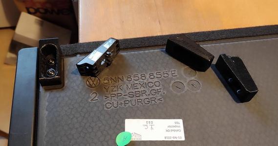 VW Tiguan Trunk floor Clip/ Kofferraumboden Clip