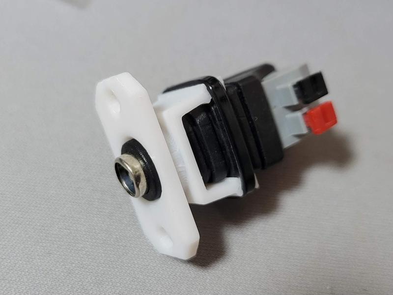 Panel mount for push connect barrel plug