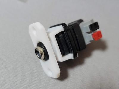 Panel mount for push connect barrel plug