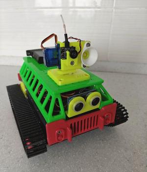 Tank with flexible tracks