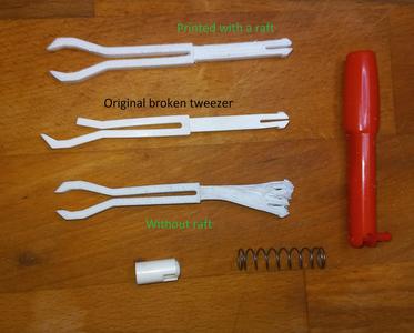 Tweezer suitable for tick removal