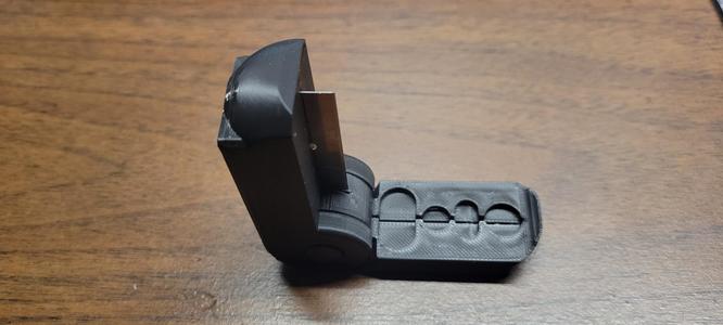 Sturdy Pill Cutter with Multiple Shapes in Base v4