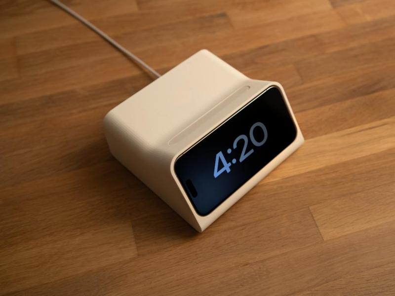  iPhone Standby Mode Dock (designed with OVERWERK)