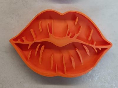Kiss-shaped cookie cutters
