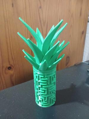 Pineapple puzzle cylinder (Leaves Thickened)