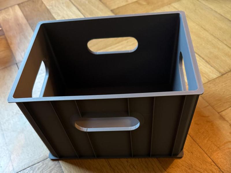 Stackable and portable box