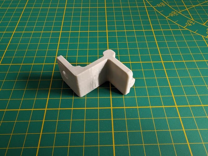 Battery fixing plate for Aprilia RSV / Tuono