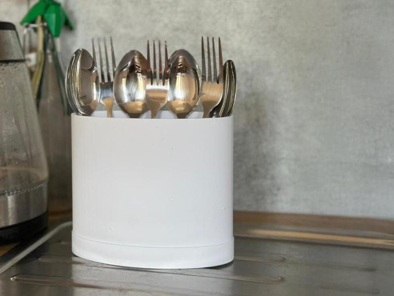Kitchen Utensil Holder with Draining Base