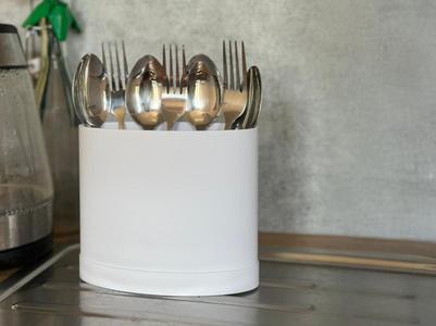 Kitchen Utensil Holder with Draining Base