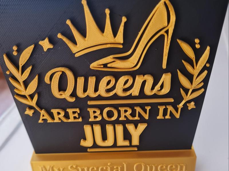 Queens of July Plaque with Stand Plus all months 