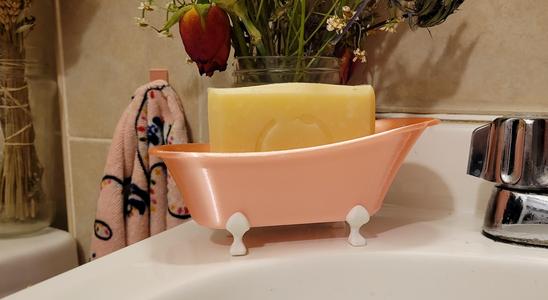 Clawfoot bathtub (soap holder)