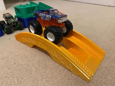 Hot Wheels Monster Truck Bridge