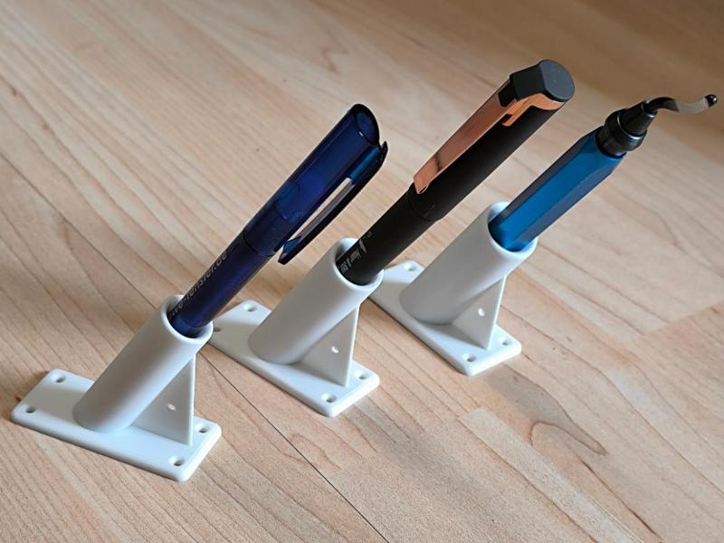 Universal 30-degree pen holder