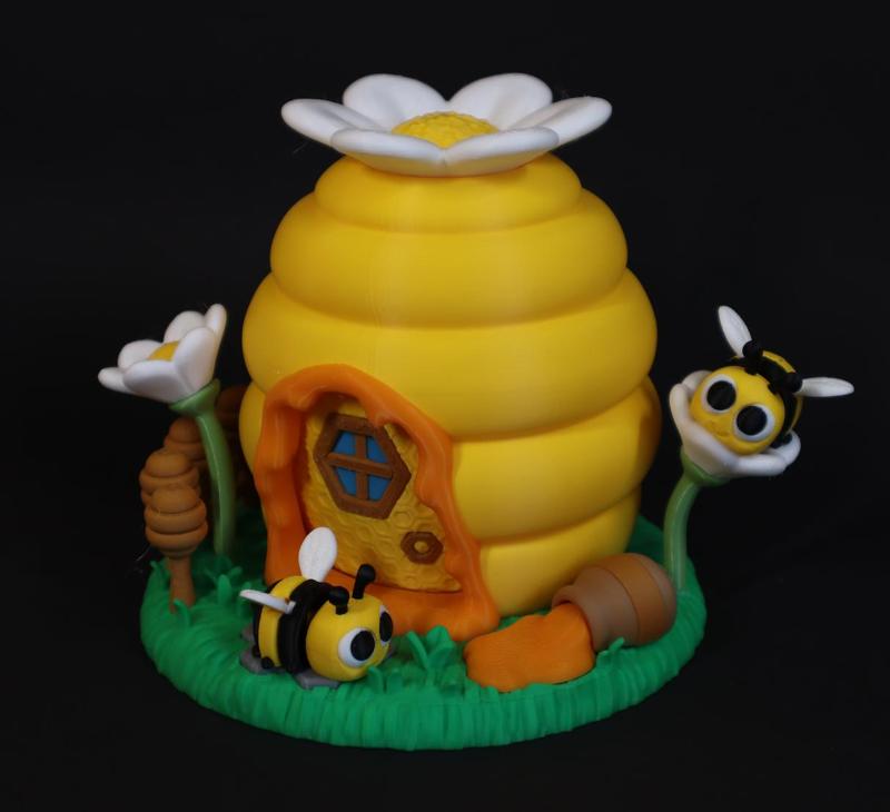BeeHive (mechanical door) with mini Bee