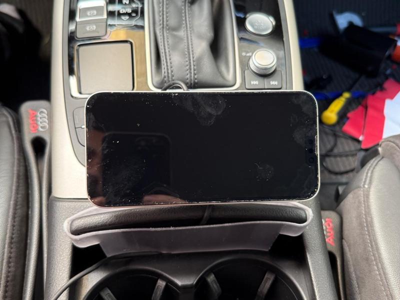 AUDI A6 2016+ Apple CarPlay/Android Auto MagSafe mount