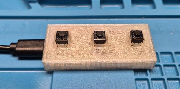 Raspberry Pi Pico case with 3 buttons