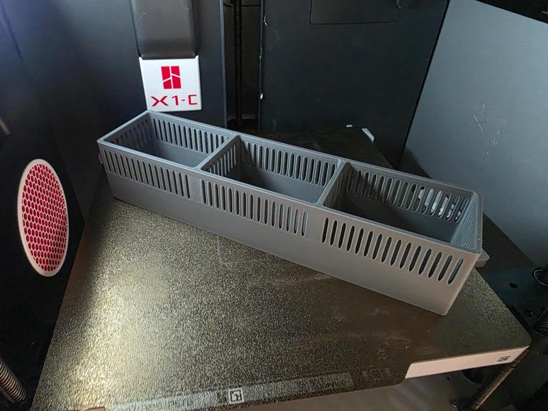 Aquarium planter box