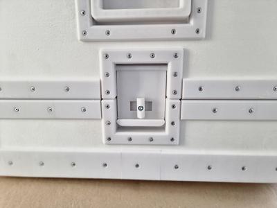 Flightcase lid latch