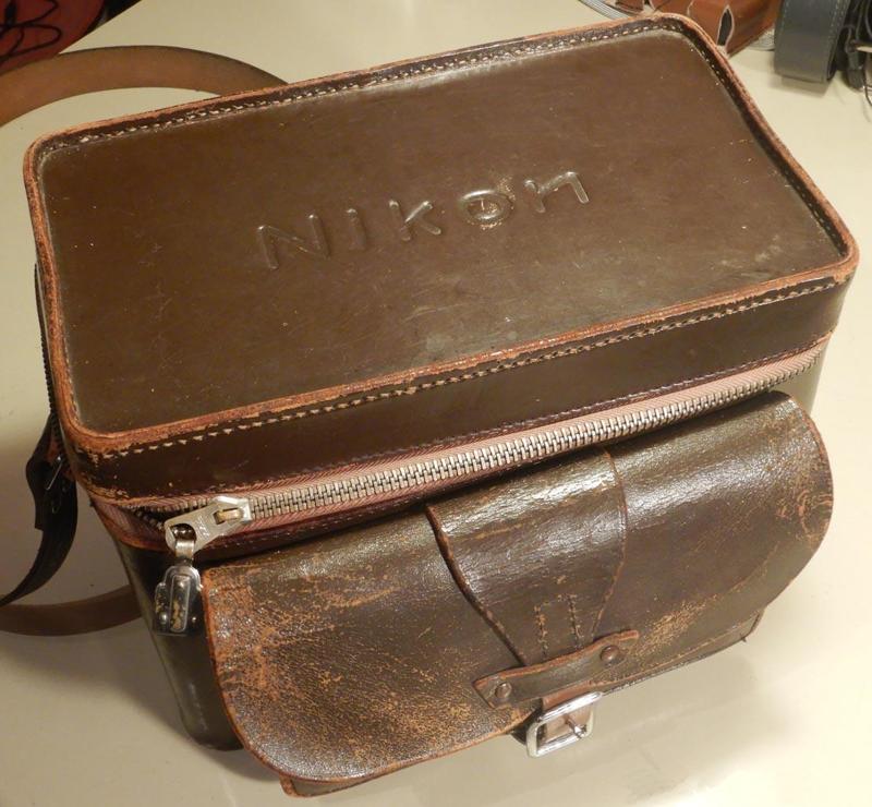 lower insert for Nikon compartment case model II, rangefinder cameras.