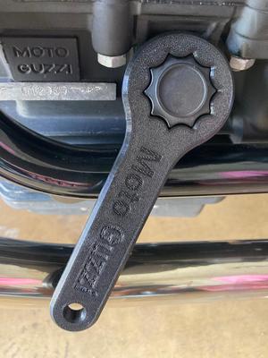 Klíč na měrku oleje Moto Guzzi V7