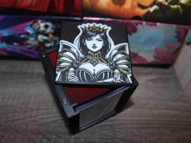 MTG EDH Commander Showcase Deck Box Queen Marchesa