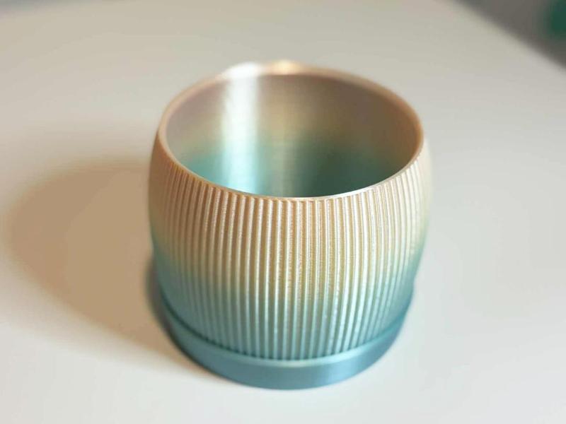 Small ribbed planter with drip tray