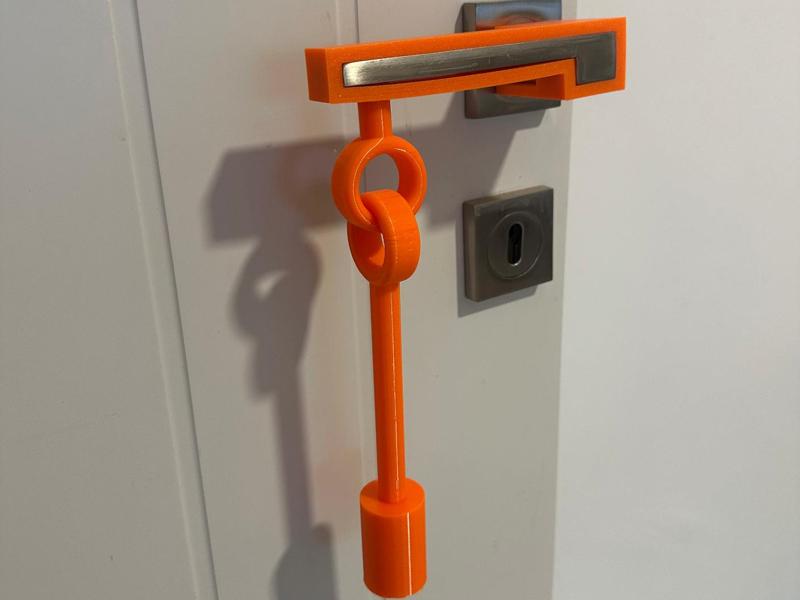 Child-friendly door handle extender