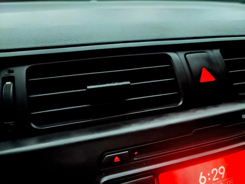 kia rio vent clip
