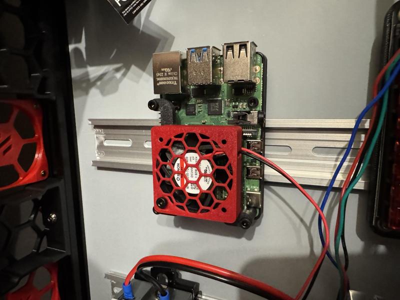 Raspberry Pi 4B Baseplate, 4010 Fan Mount & Beefy DIN Rail Mounts
