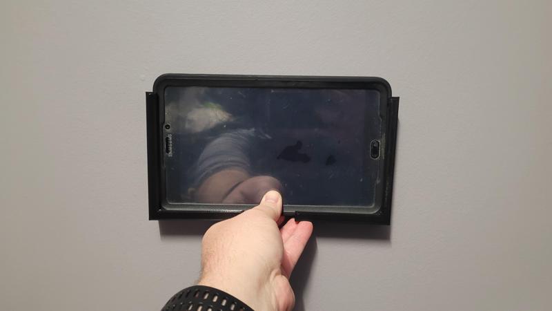 Galaxy Tab A in case Wall mount