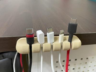 USB Cable Holder v2