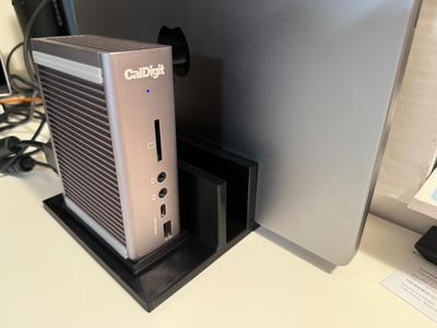 MacBook M1 Pro, laptop, and CalDigit TS3+ stand