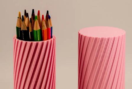 Pencil box with sliding mechanism / Stiftebox 