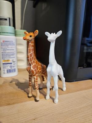 Giraffe figure / sculpture (3D scanned)