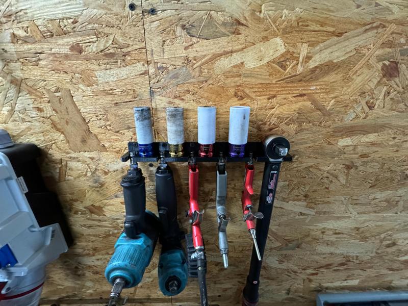 Socket-, airtool-, and torque wrench holder