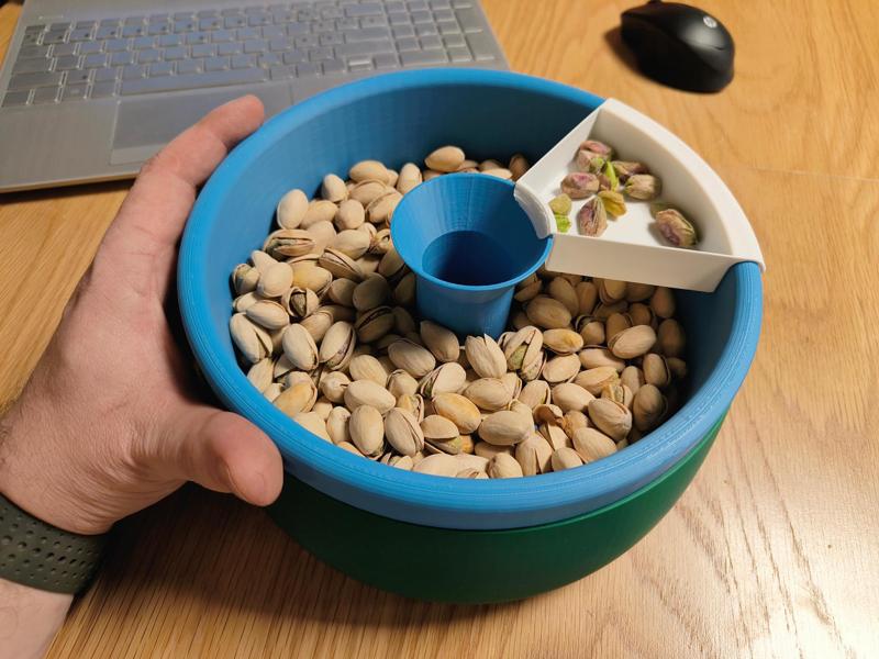 A large pistachio bowl / Velká miska na pistácie