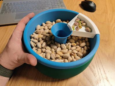 A large pistachio bowl / Velká miska na pistácie