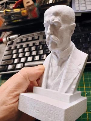 Tomáš Garrigue Masaryk bust   