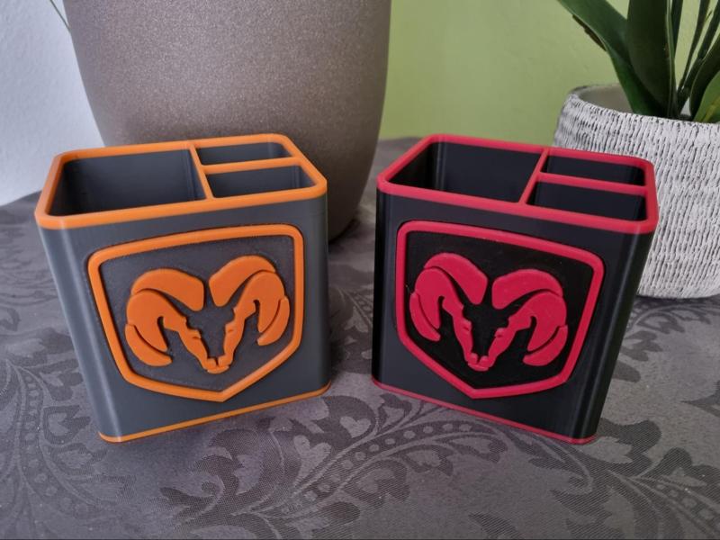 Pen holder in DODGE design