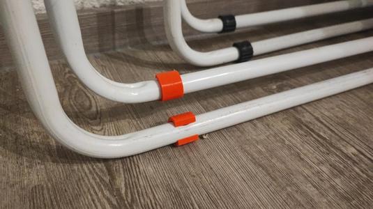 Clotheshanger stand clip