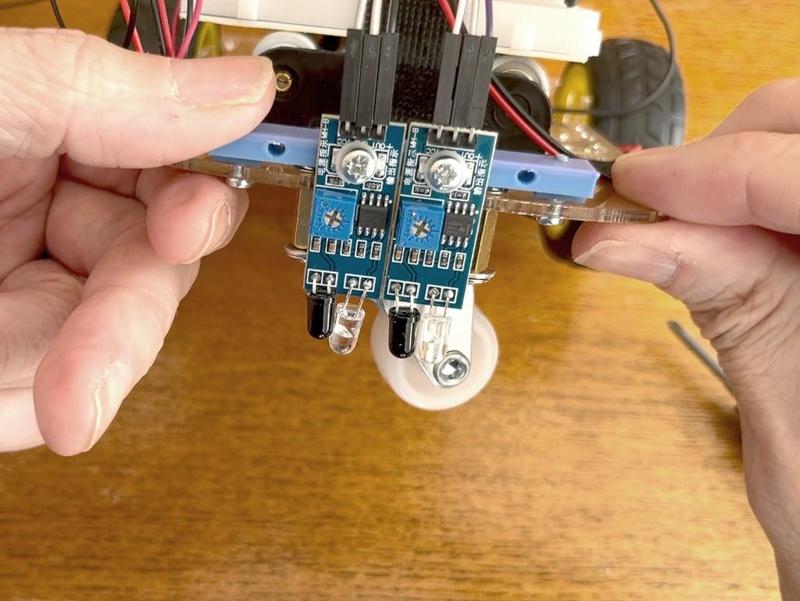 2WD Chassis Infrared Sensor Holder/Mount with M3 holes for Arduino