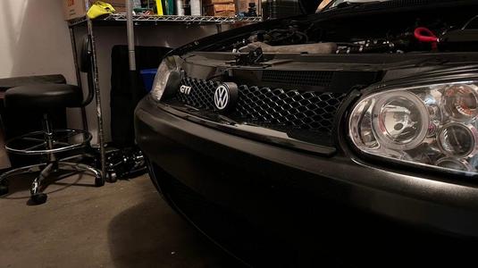 VW Mk4 Golf/GTI alternate front emblem mount