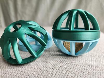 Twist & Treat Ball (Cat Toy)